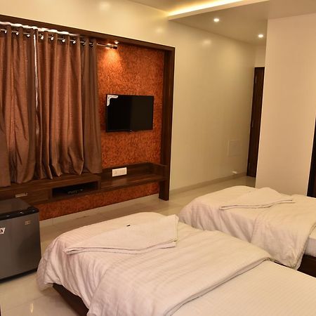 Hotel Comfort Bharuch Екстериор снимка