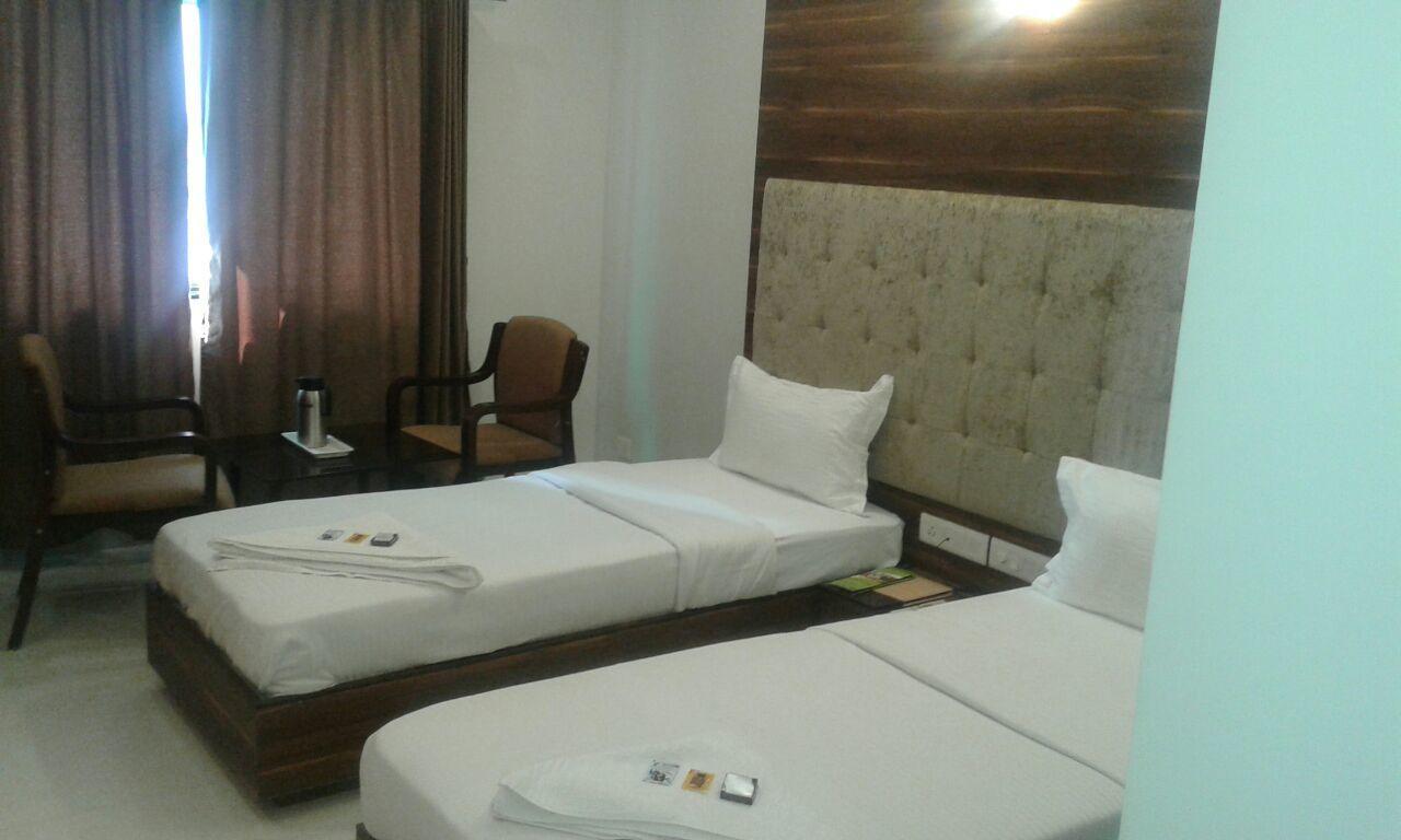 Hotel Comfort Bharuch Екстериор снимка