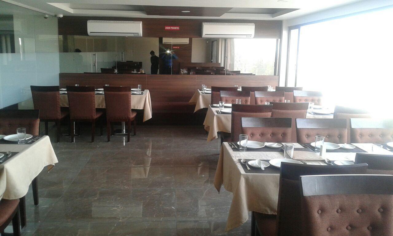 Hotel Comfort Bharuch Екстериор снимка
