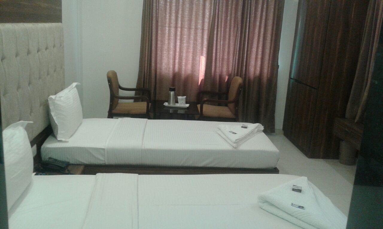 Hotel Comfort Bharuch Екстериор снимка