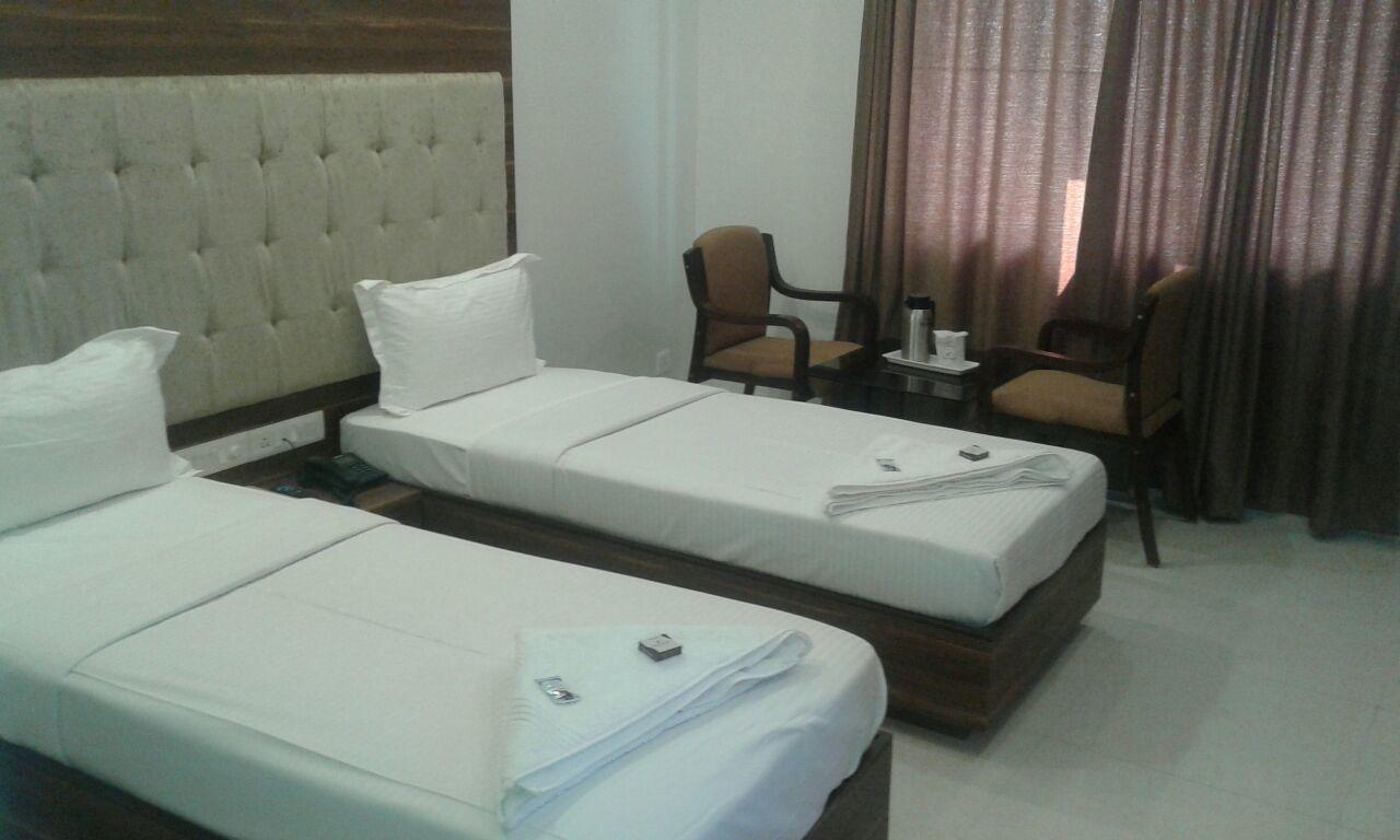 Hotel Comfort Bharuch Екстериор снимка