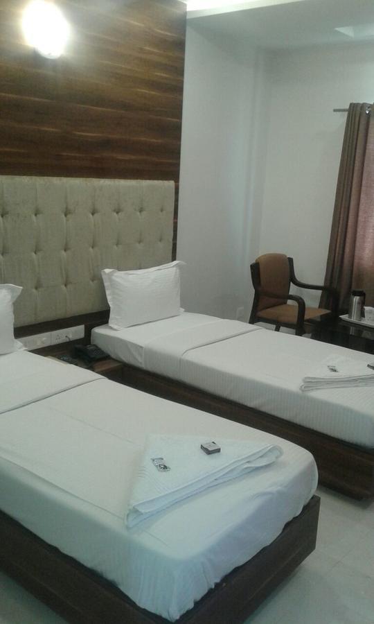 Hotel Comfort Bharuch Екстериор снимка