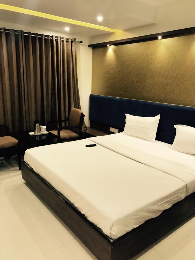 Hotel Comfort Bharuch Екстериор снимка
