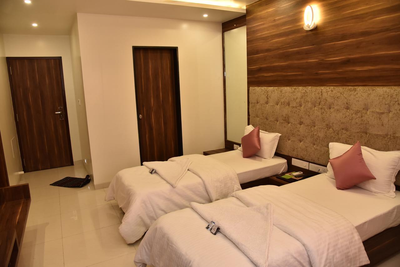 Hotel Comfort Bharuch Екстериор снимка