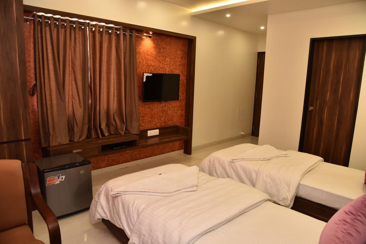 Hotel Comfort Bharuch Екстериор снимка