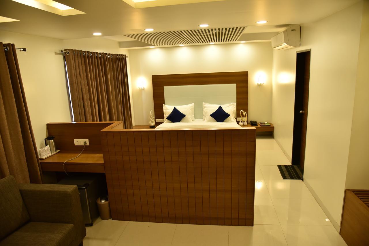 Hotel Comfort Bharuch Екстериор снимка