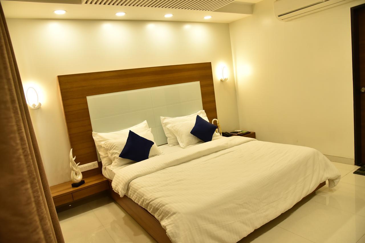 Hotel Comfort Bharuch Екстериор снимка