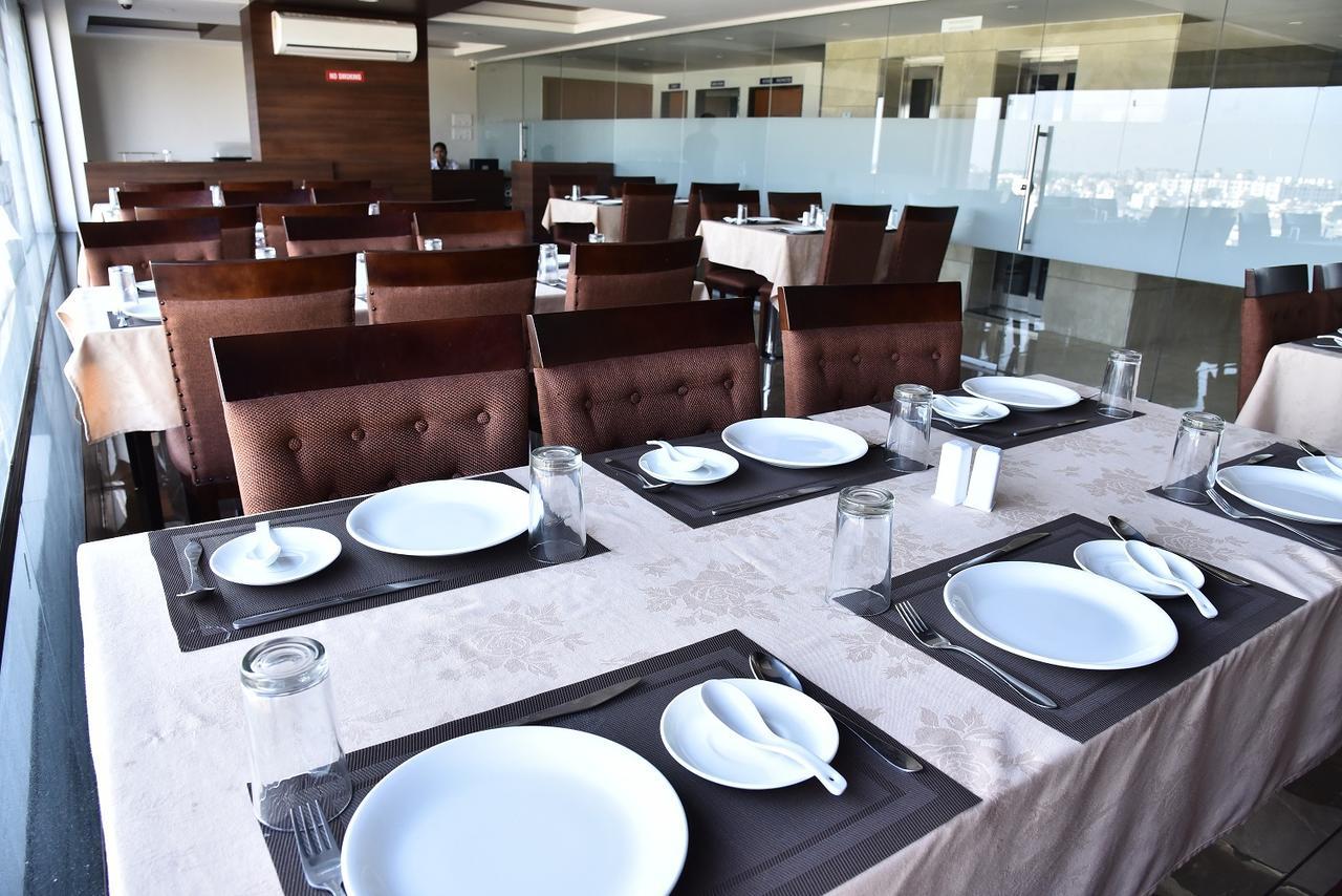 Hotel Comfort Bharuch Екстериор снимка